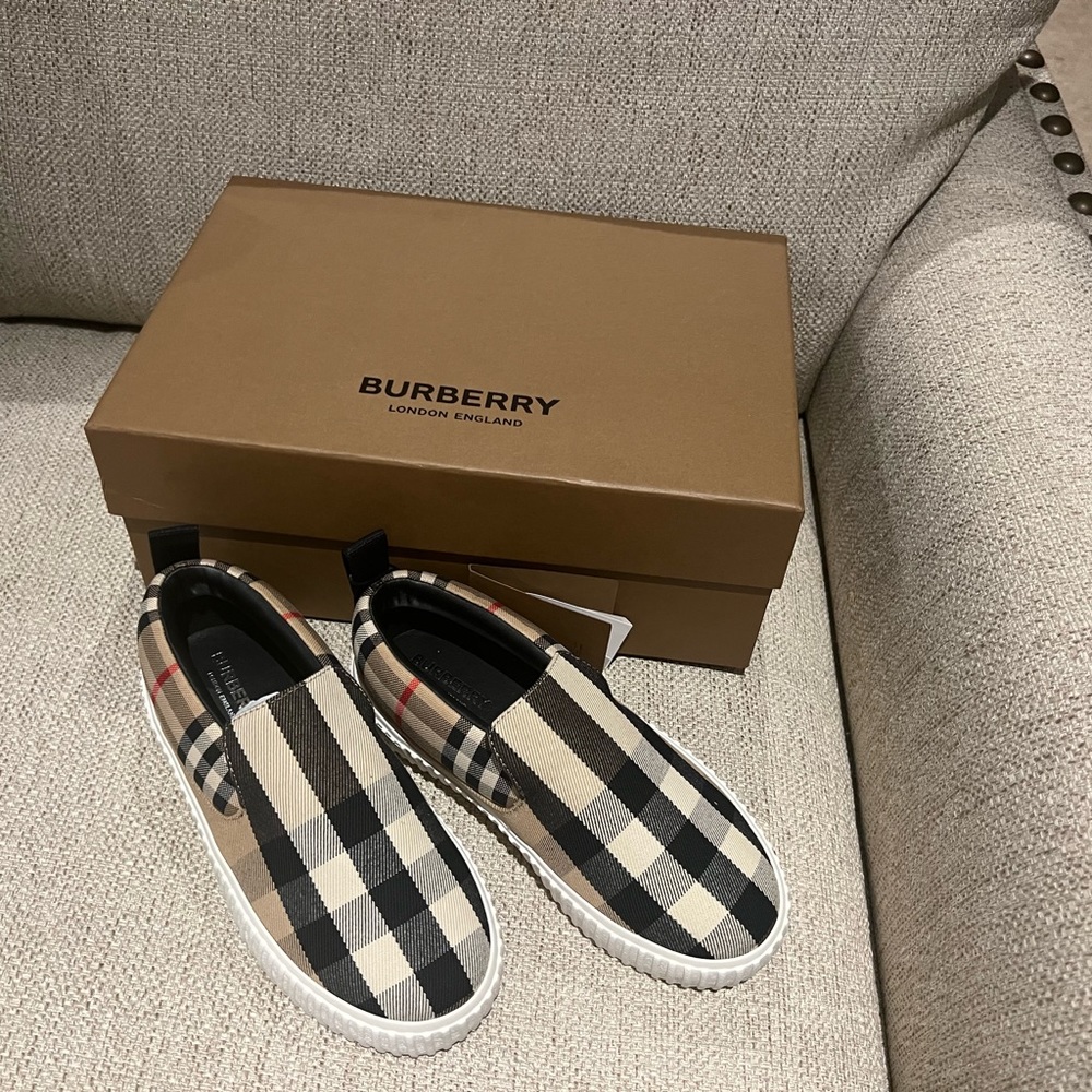 Brand new burberry (Unisex) slip on